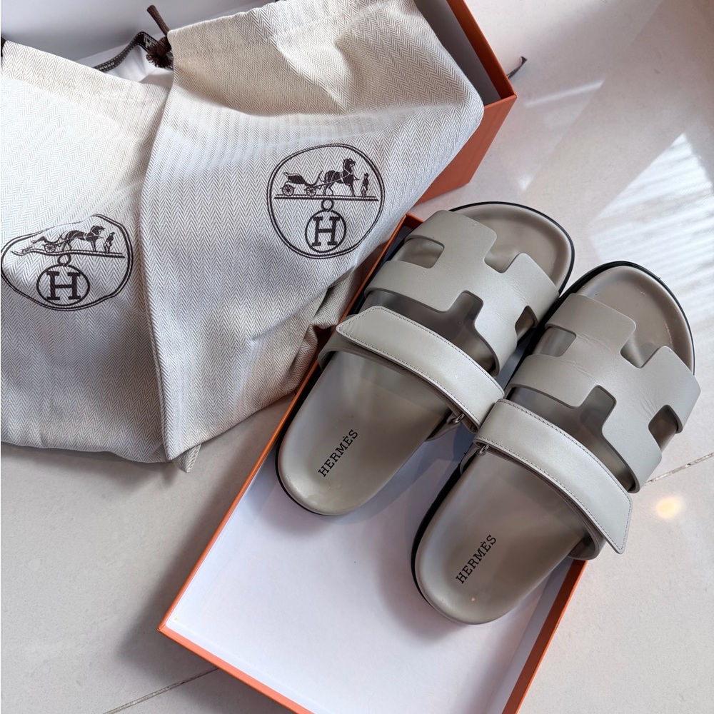 Hermès authentic Chypre sandals in beige galet leather